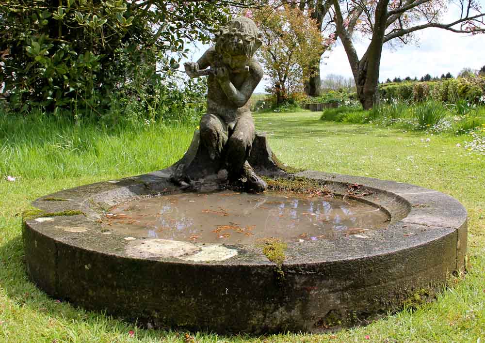 Bromsgrove Guild Bird Bath